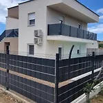 Bondi *